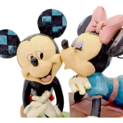 Disney - Mickey Mouse - Figurine 16 Cm - Showcase Collection - Traditions - Kissing Booth Mickey And Minnie -Cineverse Promos Magasin 0045544956048 003.jpg